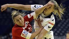 eská házenkáka Helena trbová (vpravo) a Dánka Kristina Billeová
