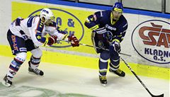 Rytíi Kladno - Pardubice. Útoník Kladna Jaromír Jágr (vpravo) a pardubický obránce Jakub Kindl