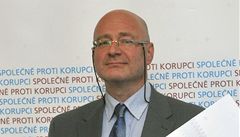 Dr�itel Ceny za odvahu Martin Kone�ný s �ekem na 300 tisíc korun.