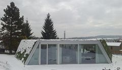 I kdy� d�m p�sobí jako bunkr, je v n�m dostatek sv�tla.