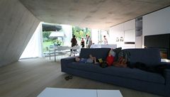 Interiér je za�ízen st�ízliv� a funk�n�.