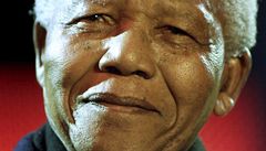 Nelson Mandela byl hospitalizovn. Jeho stav je pr vn