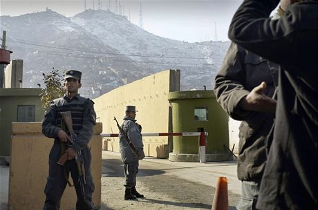 Afghántí policisté steí policejní velitelství v Kábulu (ilustraní foto). 