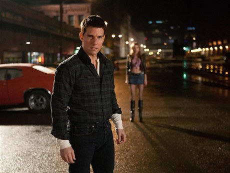 Pichází s ním zákon? Jack Reacher (Tom Cruise) by poteboval mén manekýnství a více charismatu. 