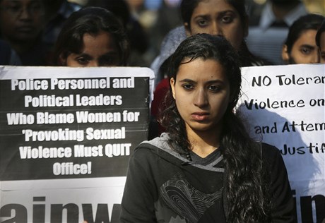 Indové volají po celkovém zpřísnění trestů za zločiny proti ženám.