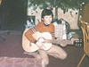 Rok 1979. Jaromír Jágr dostal k Vánocm kytaru