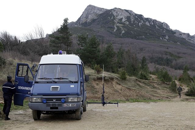 Francouzská policie p�ed horou Bugarach