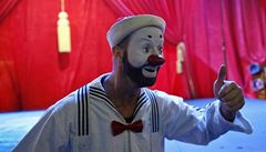 Klaun souboru Cirque du Soleil ped vystoupením na podzim 2012 v New Yorku