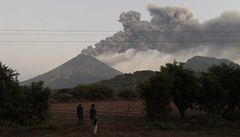 Nikaragujská sopka chrlí popel, lidé odmítají opustit své domovy