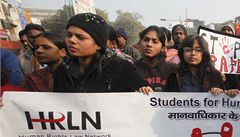 Znásilněná studentka zemřela, Indie se připravuje na protesty