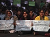 Úastníci protest poadují, aby vláda zakroila proti obtování, kterému jsou pravideln indické eny vystavovány - od osahávání po váné násilí. 