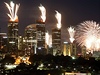 V Sydney odpalovali ohostroje jet ped vstupem do nového roku.
