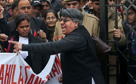 Protesty ped soudem v Dillí.