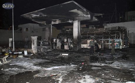 erpací stanice v Damaku po výbuchu bomby uloené v aut.