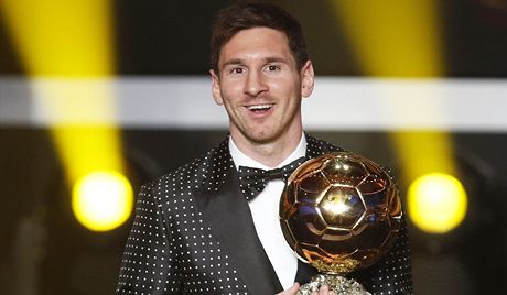 Lionel Messi z Barcelony potvrté za sebou vyhrál Zlatý mí pro nejlepího fotbalistu svta