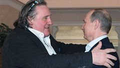 Depardieu piletl do Ruska, prezident Putin ho vítá jako nového obana.