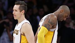 Basketbalisté Los Angeles Lakers Steve Nash (vlevo) a Kobe Bryant | na serveru Lidovky.cz | aktuální zprávy