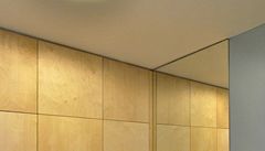 Byt .1 na Vinohradech: Optickému zvtení pomohlo zrcadlo i vysoké skín.