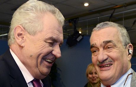 Kandidáti na prezidenta Karel Schwanzerberg a Milo Zeman se stetli v poadu Otázky Václava Moravce. 