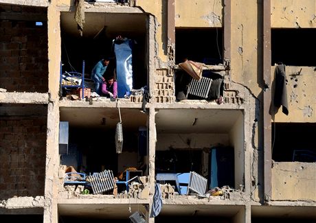 Více ne 80 mrtvých si podle nkterých zdroj vyádaly dva výbuchy v univerzitním komplexu v Halabu na severu Sýrie