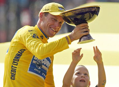 Armstrongv syn se snaí dosáhnout na otcovu trofej.