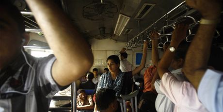 Indka cestuje vlakem (ilustraní foto)