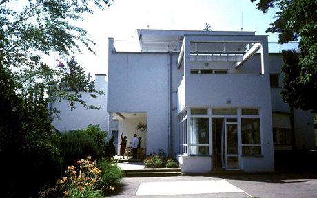 Schückova vila z let 19271929 v ulici Nad Kazankou v praské Troji je excelentním píkladem architektury tzv. bílého funkcionalismu. 