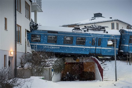 Vlaková souprava skonila v dom na pedmstí Stockholmu