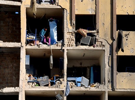 Více ne 80 mrtvých si podle nkterých zdroj vyádaly dva výbuchy v univerzitním komplexu v Halabu na severu Sýrie