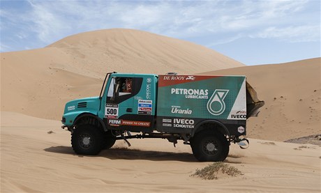 Nizozemec Gérard de Rooy se svým kamionem na Rallye Dakar