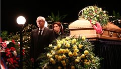 �estná st�á� u rakve Ji�iny Jiráskové