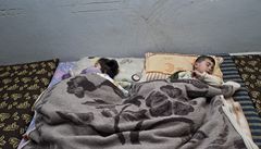 Jednn v enev: syrsk reim nech eny a dti odejt z Homsu