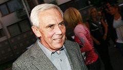 Chirurg Pavel Pafko pichází na oslavu Havlových narozenin.