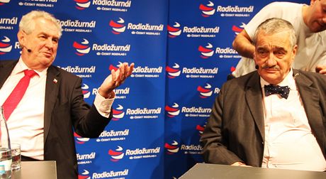 Karel Schwarzenberg a Milo Zeman pi dalí z pedvolebních debat.