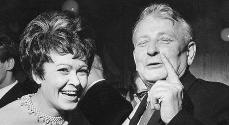 U píleitosti 49.výroí VSR se setkali i Jiina Bohdalová a prezident Antonín Novotný. Listopad 1966