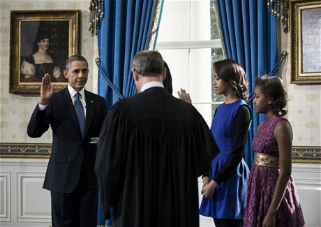 Obama s rodinou pi neveejné písaze v Bílém dom