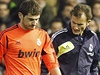 Casillas si zlomil ruku.