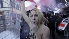 Feministky z hnutí Femen protestují v Davosu