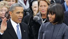 OBRAZEM: Obama veejn psahal, je oficiln prezidentem