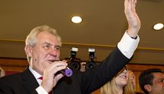 Průzkum: Zeman vyhrál, protože přitáhl voliče Fischera a Dienstbiera