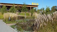 Jádrem transformovaného území je do�asný park.