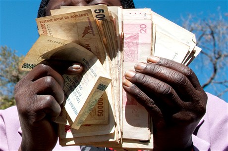Zimbabwské peníze (ilustraní foto)