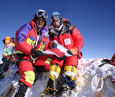 Na Everest vystoupala po boku Tashiho Tenzinga 16. kvtna 2007.