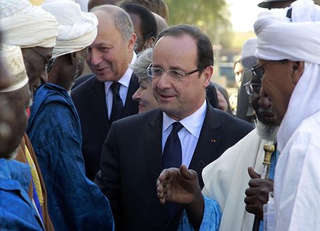 Francouzský prezident Hollande piletl do Mali