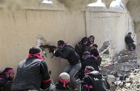 Syrtí povstalci bhem boj v Damaku