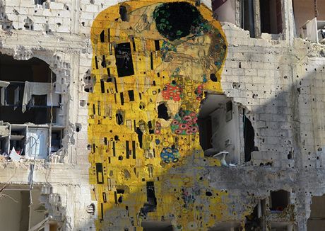 Freedom Graffiti. Syrská variace na ikonické dílo vídeského malíe Gustava Klimta 'Polibek' (1907-1908)