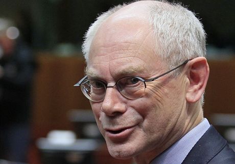 Prezident EU Van Rompuy na summitu v Bruselu pedloil návrh nového rozpotu.