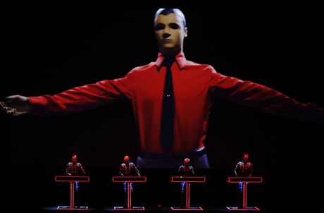 Z vystoupení skupiny Kraftwerk v londýnské galerii Tate Modern, 2013