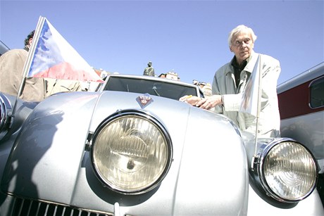 Cestovatel Miroslav Zikmund a Tatra 805