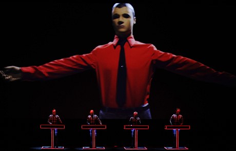 Z vystoupení skupiny Kraftwerk v londýnské galerii Tate Modern, 2013